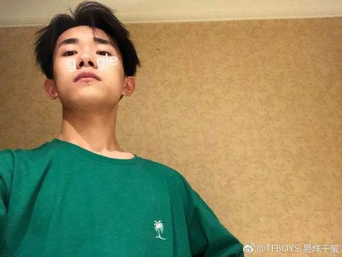 易烊千玺和王源的照片,青春偶像的时尚风采 第1张 易烊千玺和王源的照片,青春偶像的时尚风采 第1张