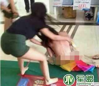 扒裤子图片,揭秘网络恶搞图片背后的真相 第2张 扒裤子图片,揭秘网络恶搞图片背后的真相 第2张