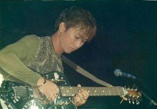 黄家驹歌曲操作背景故事,激荡岁月中的摇滚青春 第3张 黄家驹歌曲操作背景故事,激荡岁月中的摇滚青春 第3张