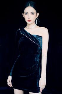 娜一的照片,光影交织下的美丽瞬间 第1张 娜一的照片,光影交织下的美丽瞬间 第1张