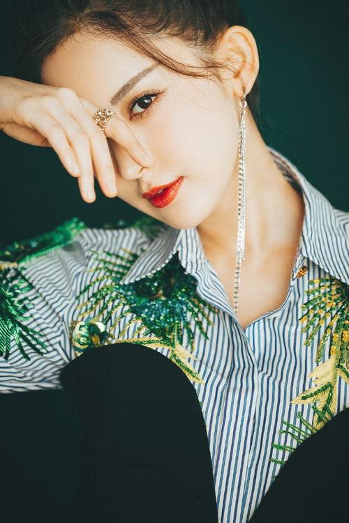 娜一的照片,光影交织下的美丽瞬间 第2张 娜一的照片,光影交织下的美丽瞬间 第2张